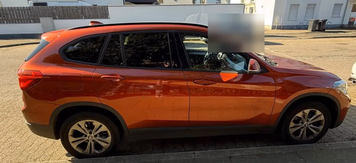 BMW X1 sDrive20d, Haftpflichtschaden · im Vorbeifahren erwischt: Gesamtansicht