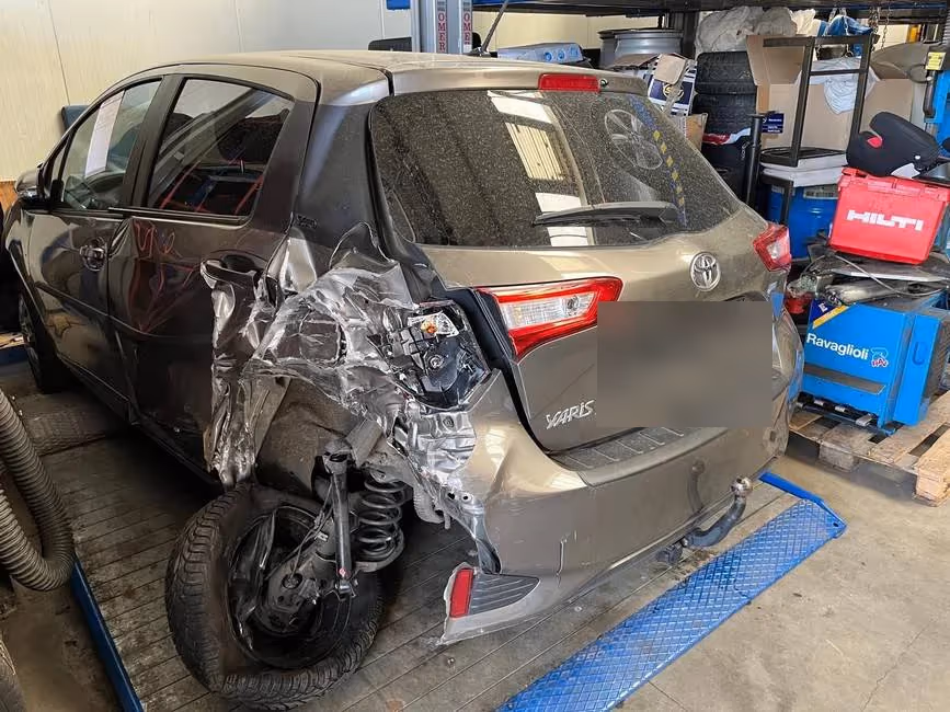 Toyota Yaris Y20 — Schadenbild aus dem Gutachten — Bild 1 von 4
