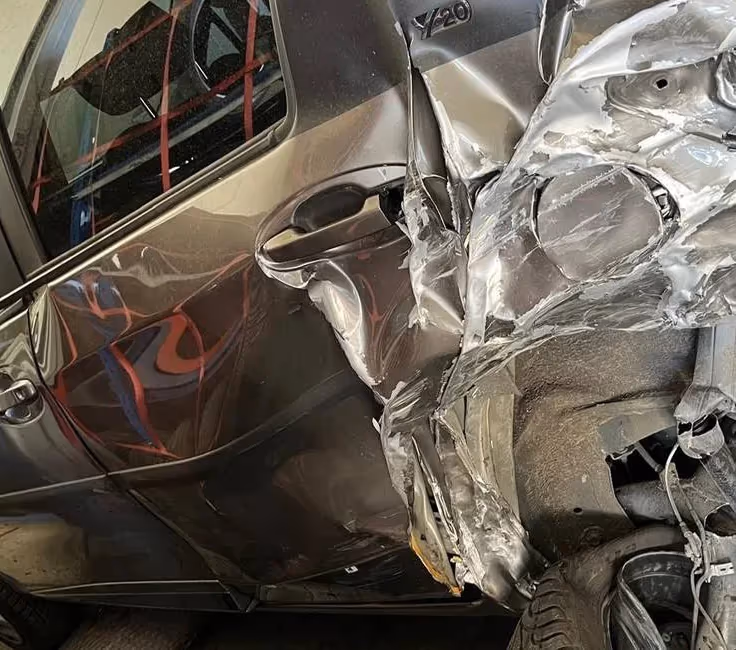 Toyota Yaris Y20 — Schadenbild aus dem Gutachten — Bild 2 von 4